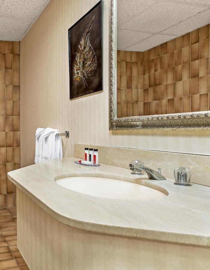 Ramada By Wyndham Fredericton Hotel Eksteriør billede